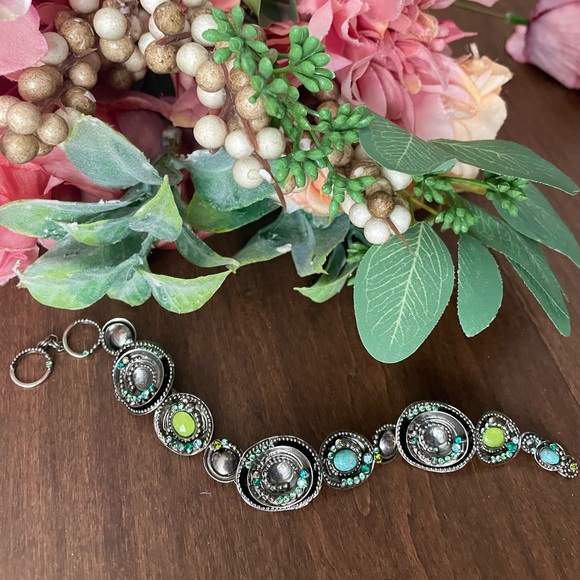 Artistic Sorrelli Vintage Handcrafted Bracelet - Picture 6 of 17